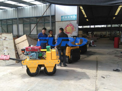 福瑞得機械手扶雙輪壓路機，二次結(jié)構(gòu)澆筑泵及時包貨