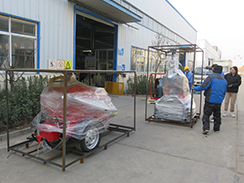 福瑞得機械1臺灌縫機，1臺移動燈車，一臺馬路吹風(fēng)機打包裝柜出口新加坡